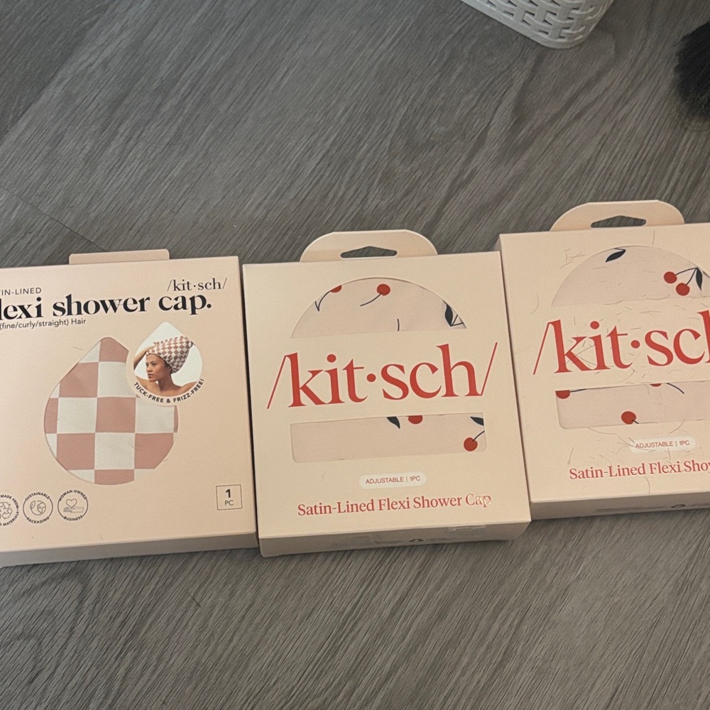 Kitsch Satin-Lined Flexi Shower Cap Set in Cream and Red